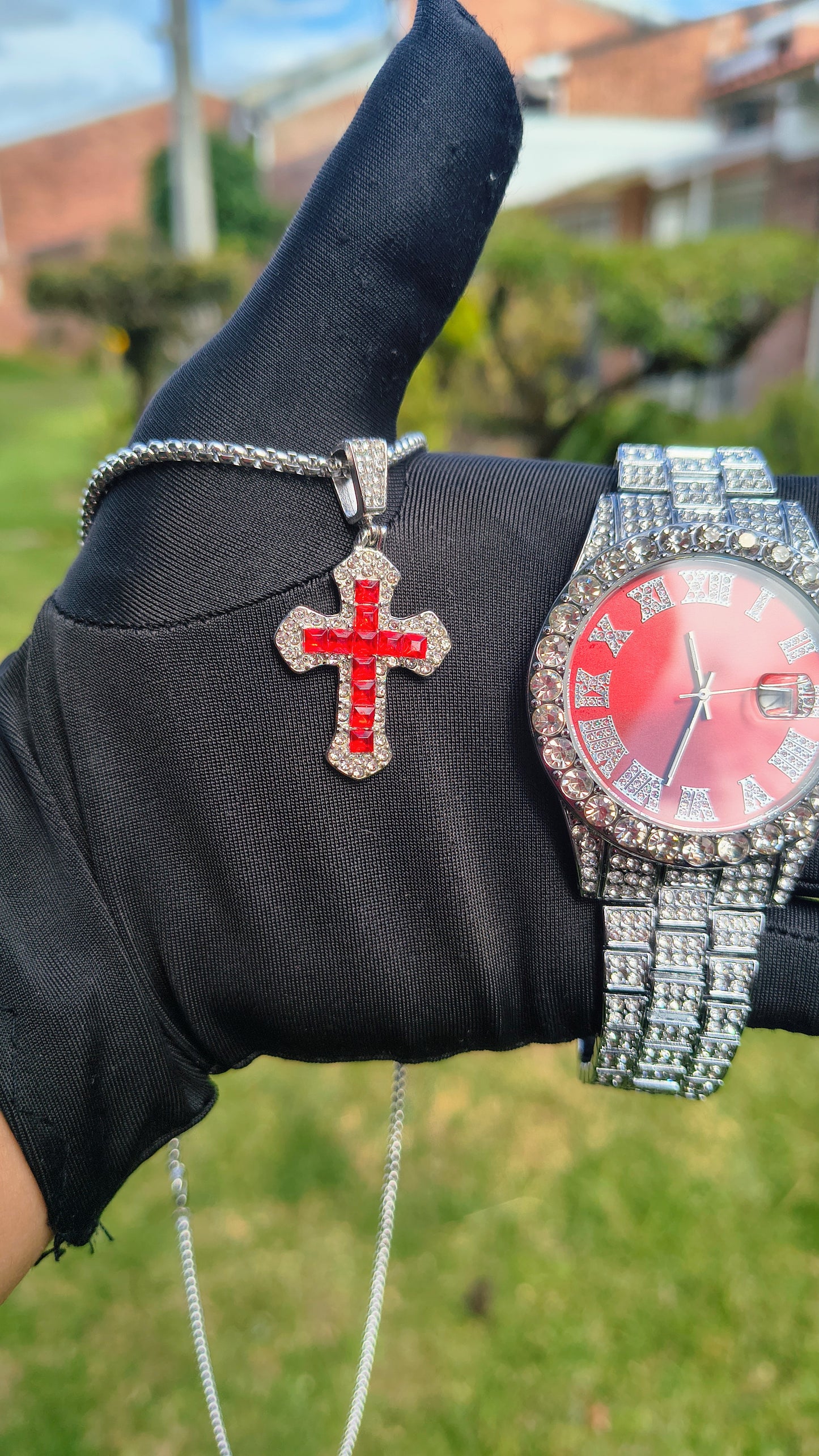 Reloj Plateado con Fondo Rojo + Pulsera Cubana + Dije Cubano