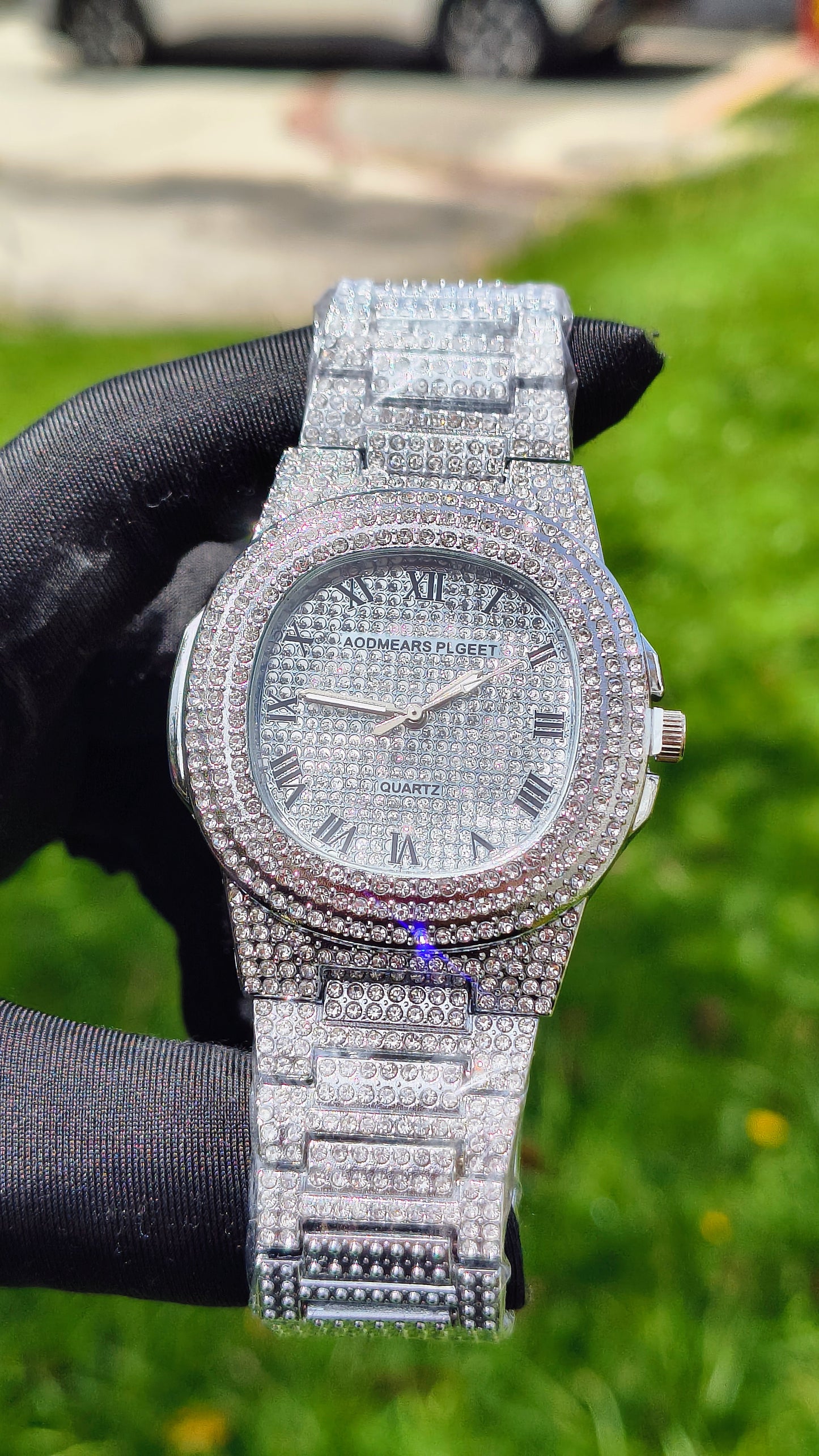 Reloj Plateado Ovalado Contramarcado