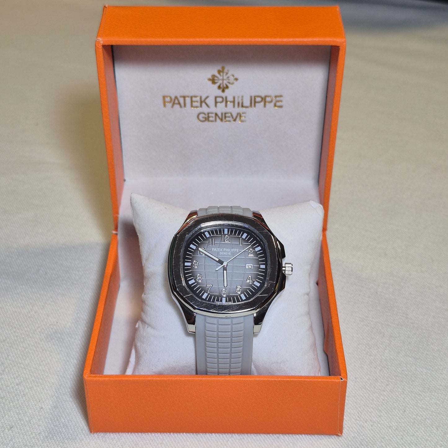 Patek Philippe Aquanaut Cara Gris