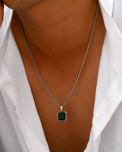 Collar Plateado Dije Negro minimalista