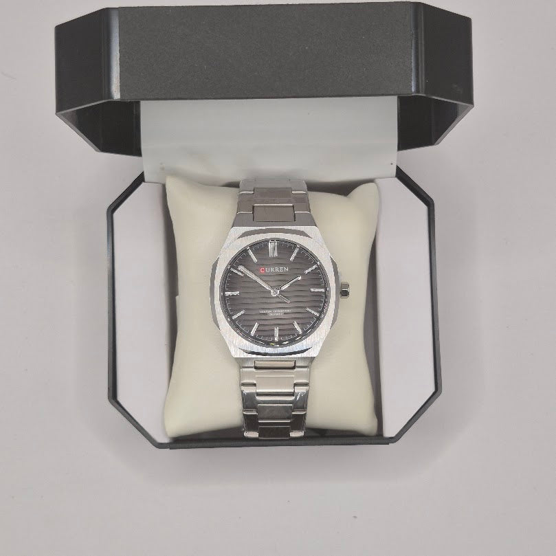 Reloj Curren Geométrico Plateado Dial Negro