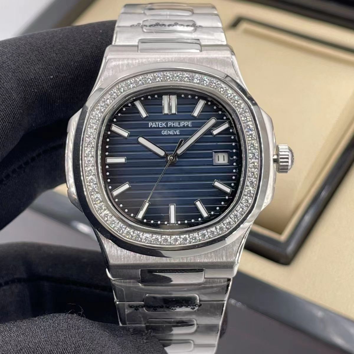 Patek Philippe Nautilus Cara Azul Zirconias