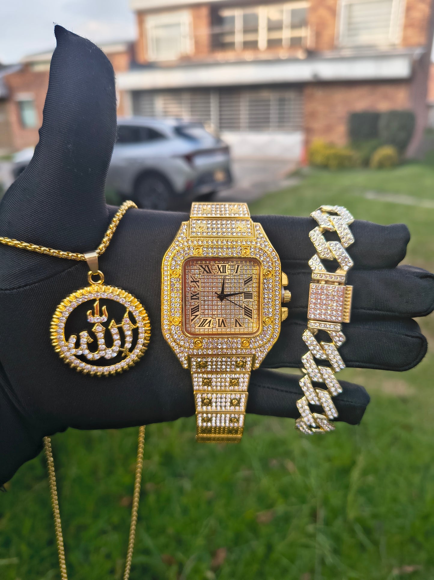 Reloj Cuadrado Dorado + Pulsera + Dije Medalla