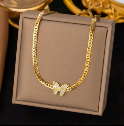 Collar Con Colgante de Mariposa en Acero Inoxidable