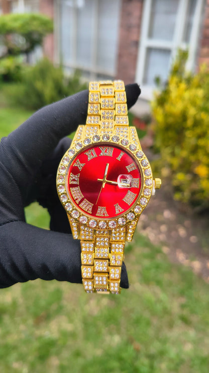 Reloj Dorado con fondo rojo