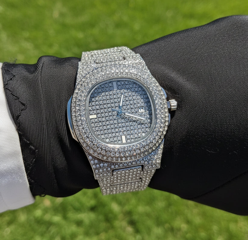 Reloj Plateado Ovalado