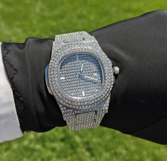 Reloj Plateado Ovalado