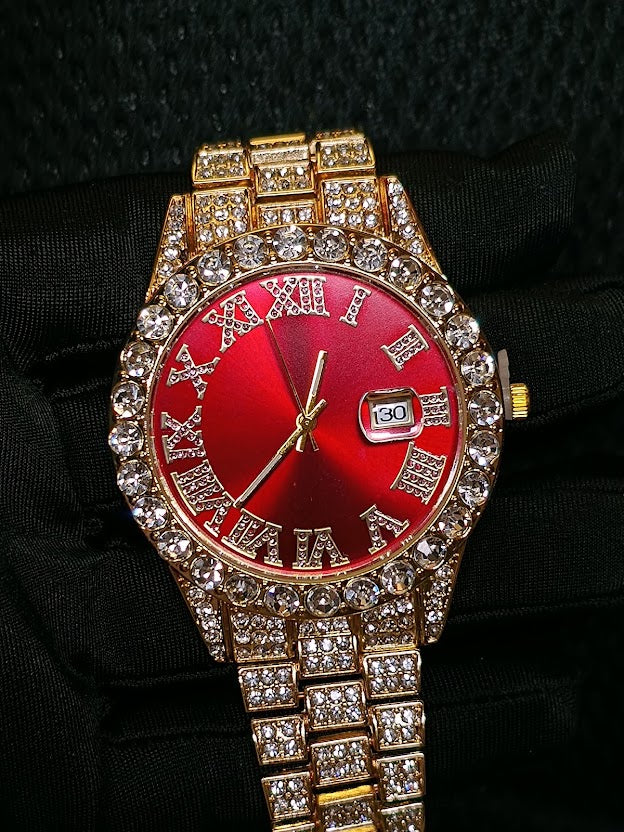 Reloj Dorado con fondo rojo